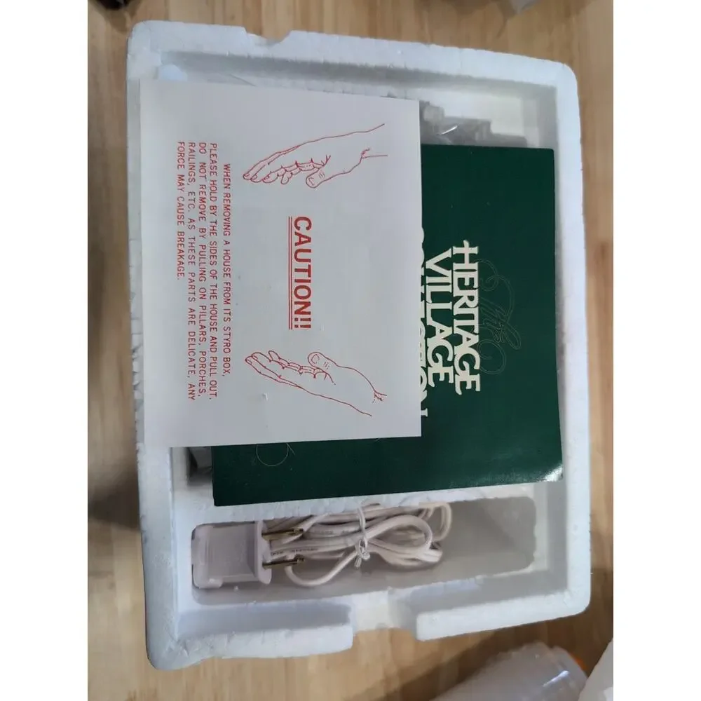Dept 56‎ New England Village Series CAPTAIN'S COTTAGE 5947-1 Retired EUC W/box